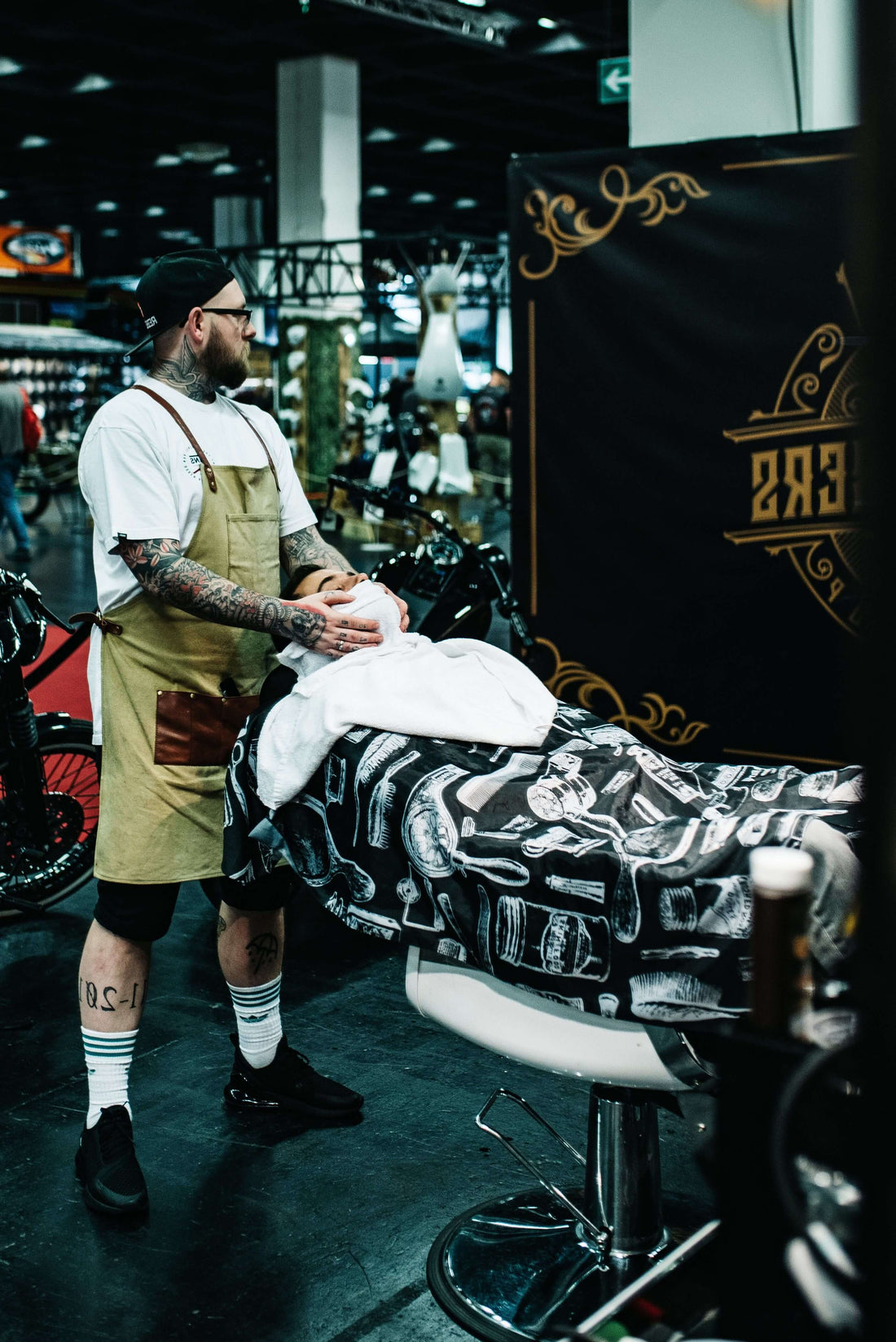 Den Haaransatz färben, nicht nur auf dem Kopf ein Thema