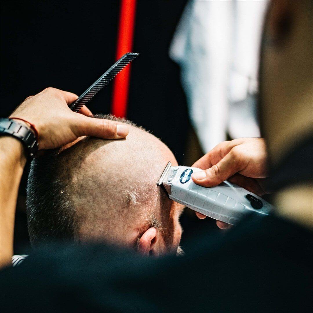 Du hast eine Halbglatze? Die Frisur dazu!