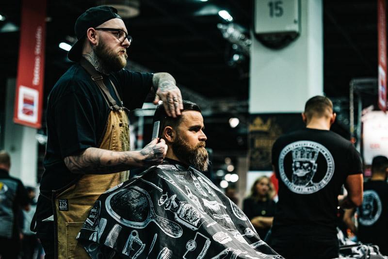 Die ApoRed Frisur, das Hair Styling des YouTube Stars