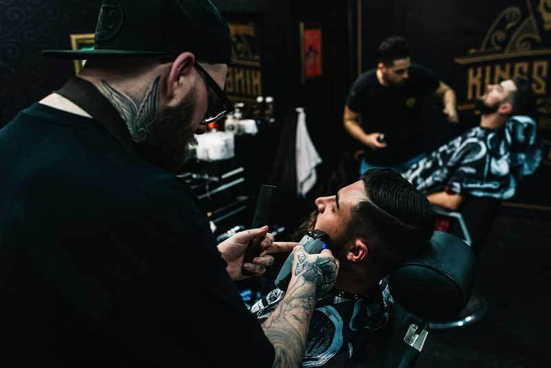 Die Frisur mit Geheimratsecken – In der Kürze liegt die Würze