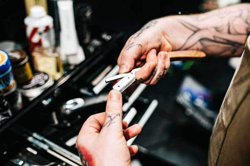 Rasierklingen hinter Gittern - Vorteile die das Einsperren mit sich bringt